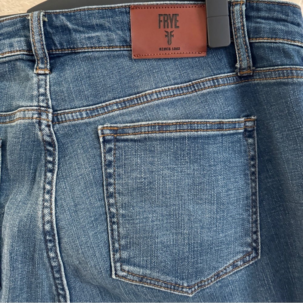 Frye Veronica Medium Wash Mid Rise Size 12 - Picture 3 of 5